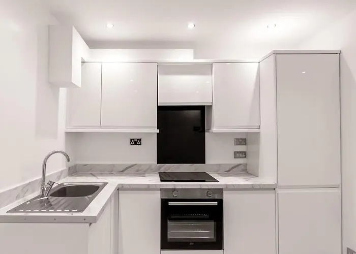 2 Bed Apartment In Wembley, Ealing, London