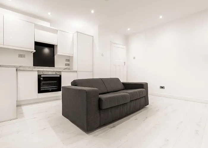 2 Bed Apartment In Wembley, Ealing, London