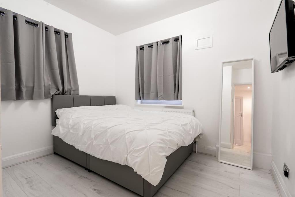 2 Bed In Wembley, Ealing, London Perivale