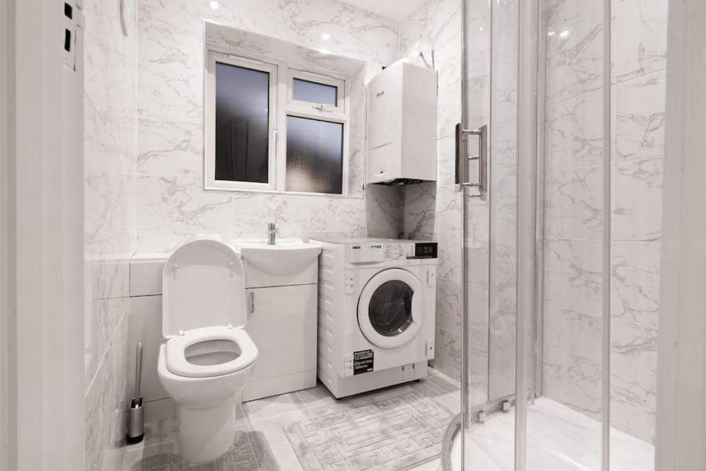 2 Bed In Wembley, Ealing, London Perivale
