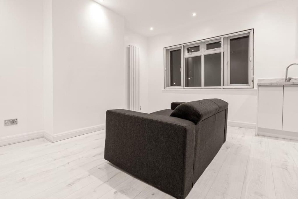 2 Bed In Wembley, Ealing, London Perivale