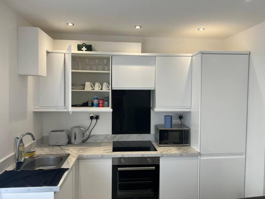 Apartment 2 Bed In Wembley, Ealing, London