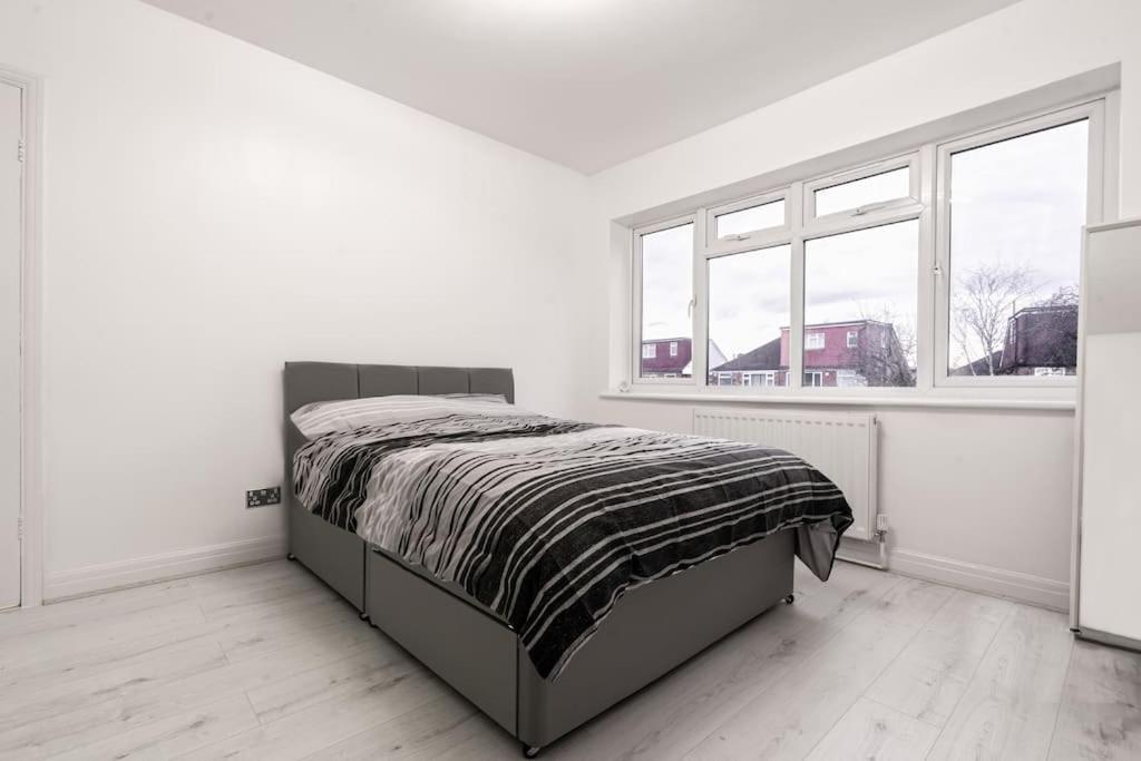 2 Bed In Wembley, Ealing, London