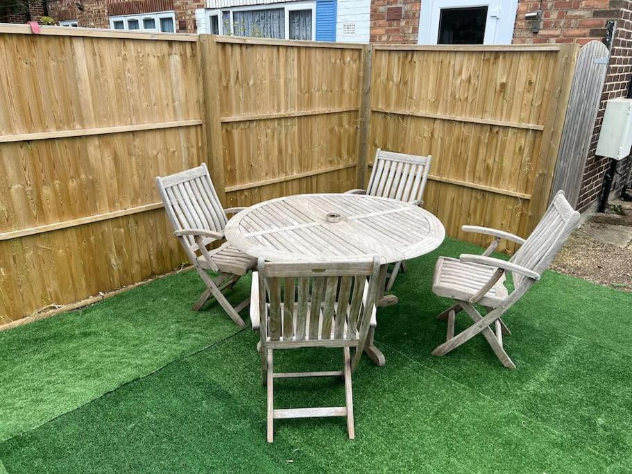 Apartment 2 Bed In Wembley, Ealing, London Perivale