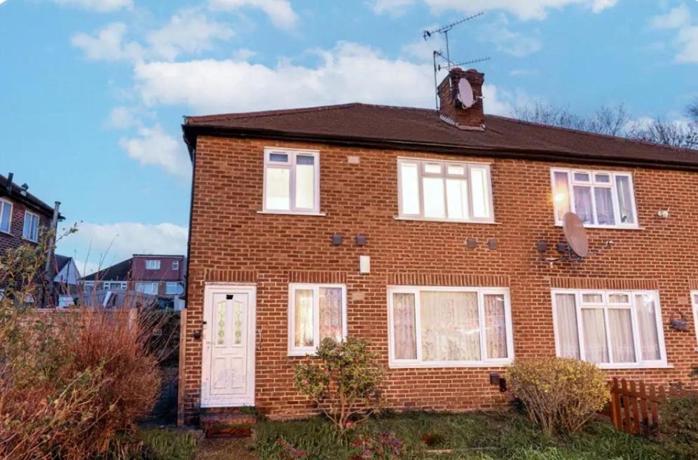 2 Bed In Wembley, Ealing, London *